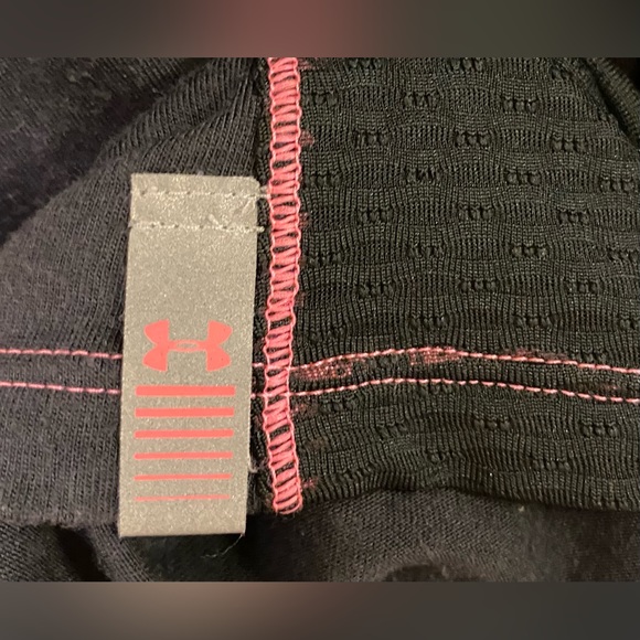 Workout top. Size Medium - Picture 4 of 7